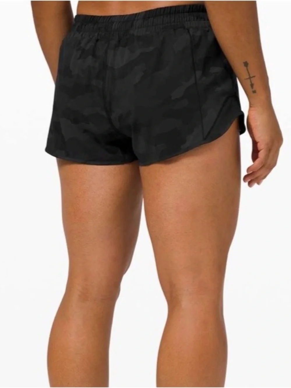 Lululemon Hotty Hot Low Rise Short 2.5